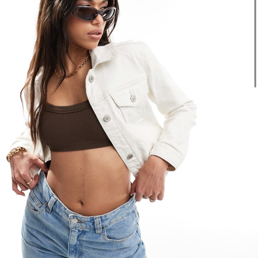 NWT Hollister White  Cropped Denim Jacket Women's XXL White Long Sleeve Raw Hem